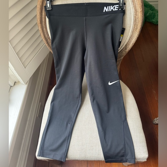 Nike Pro Women's Cropped Mesh Panel Leggings - Picture 3 of 5
